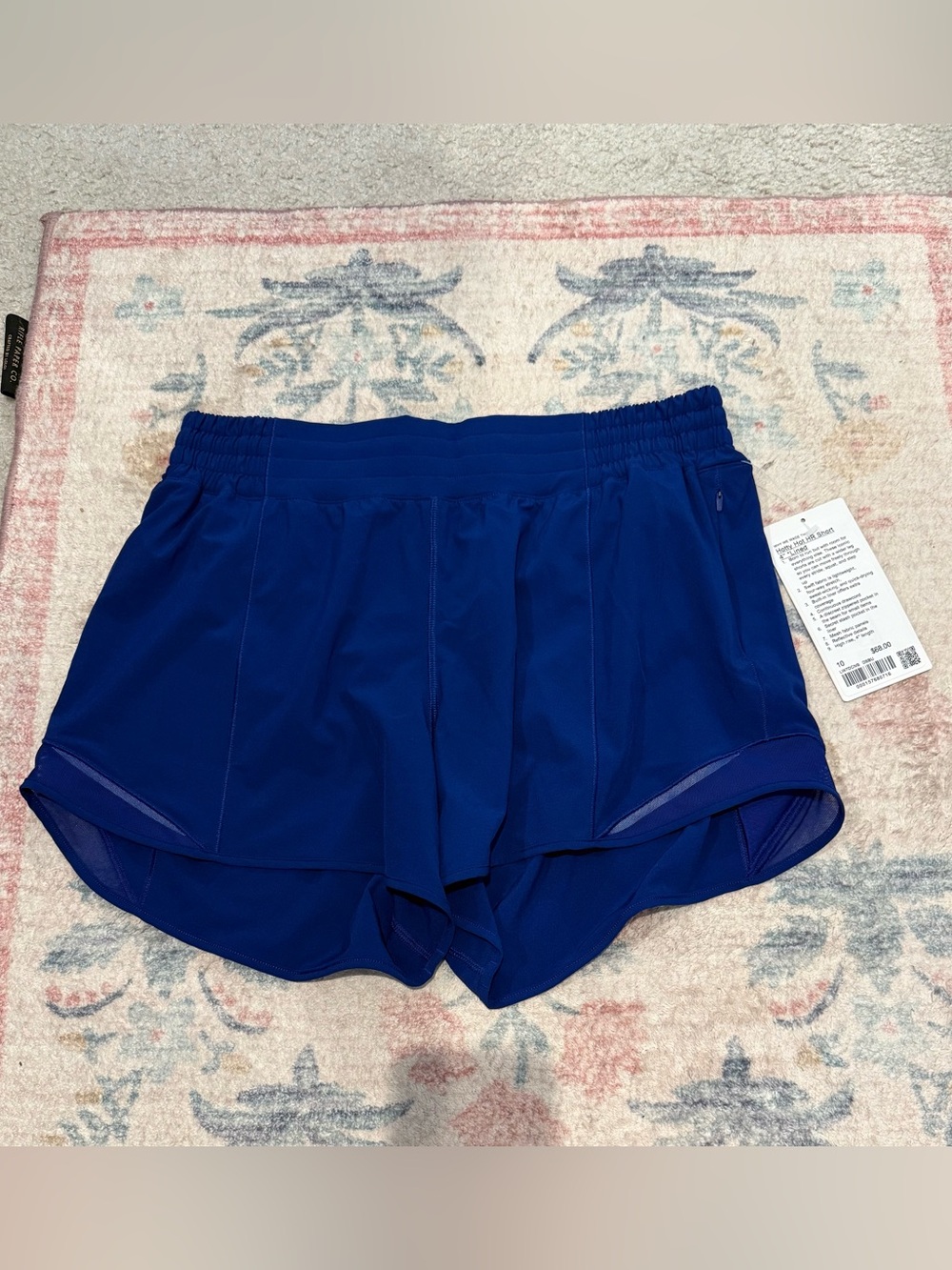 NWT Lululemon Hotty Hot 4” high rise shorts in Deep Sea Blue